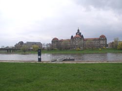 Staatskanzlei am Königsufer in Dresden-Neustadt