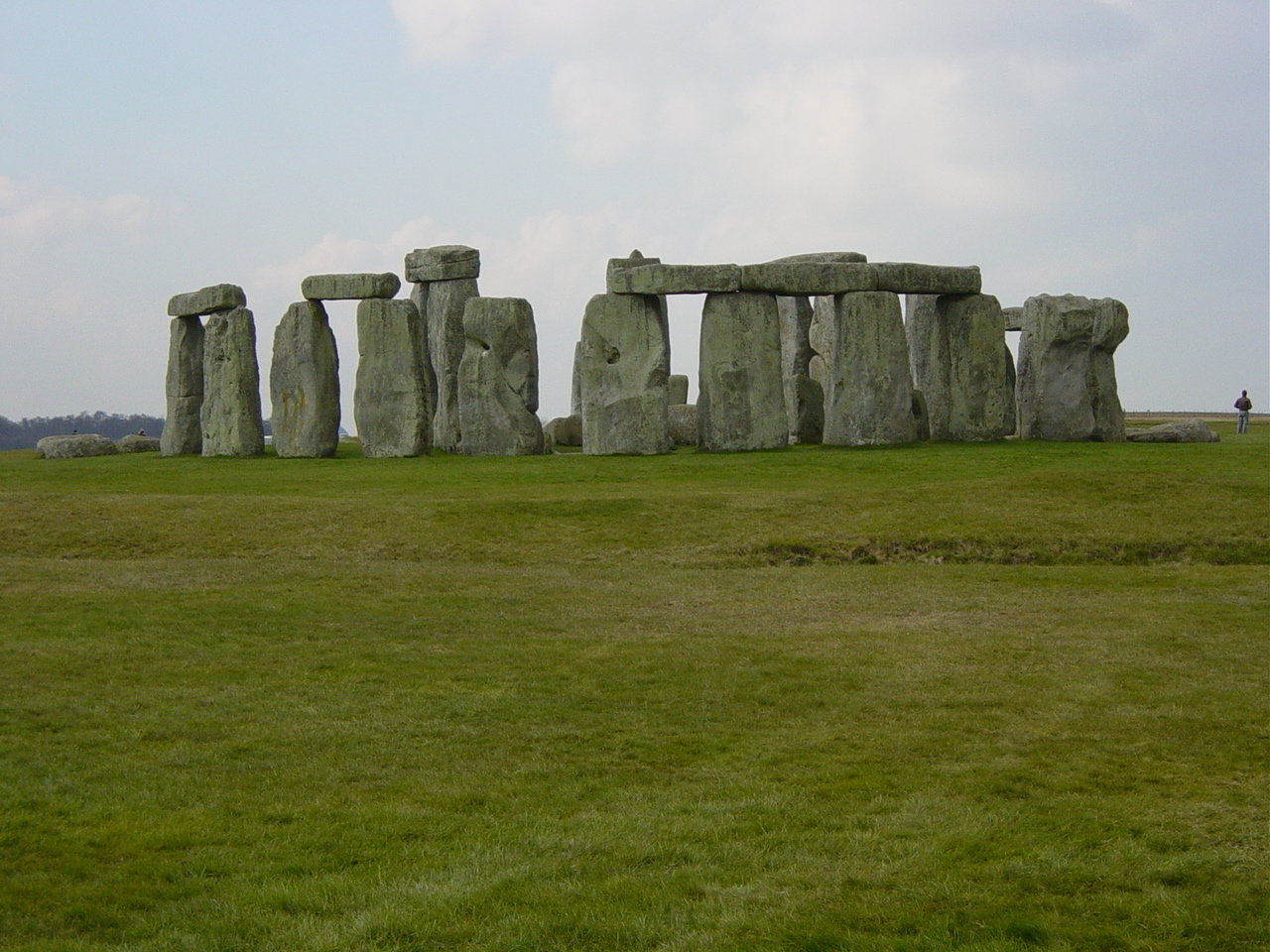 http://commons.wikimedia.org/w/index.php?title=File:Stonehenge_Wide_Angle.jpg&oldid=5177859