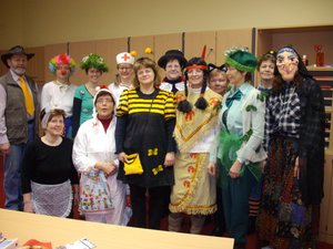 Fasching 2010 - Auch unsere Lehrer erschienen an diesem Tag wie verwandelt und in tollen Kostümen.