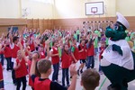 Kinder bei Poldi-Party in Turnhalle