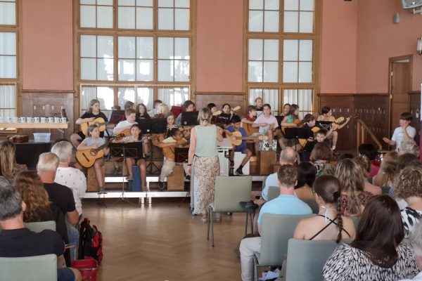 LeoLeo_2026_Finale_Gitarrenklasse
